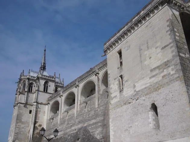 Façade en pierre du Château d'Amboise