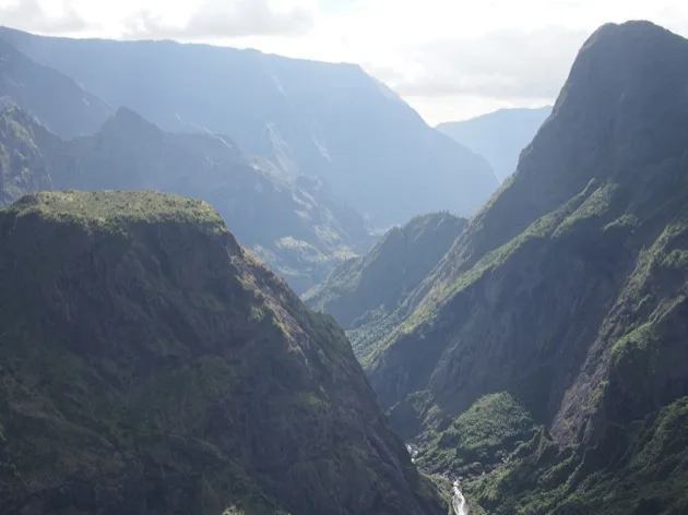 Mafate Vallée encaissée et montagnes de La Réunion