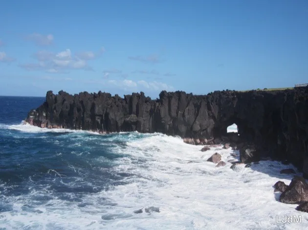 pointe de la table Falaises volcaniques battues par les vagues à La Réunion