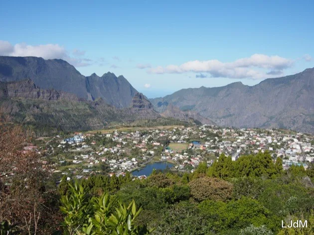 Cilaos Village dans une vallée montagneuse de La Réunion