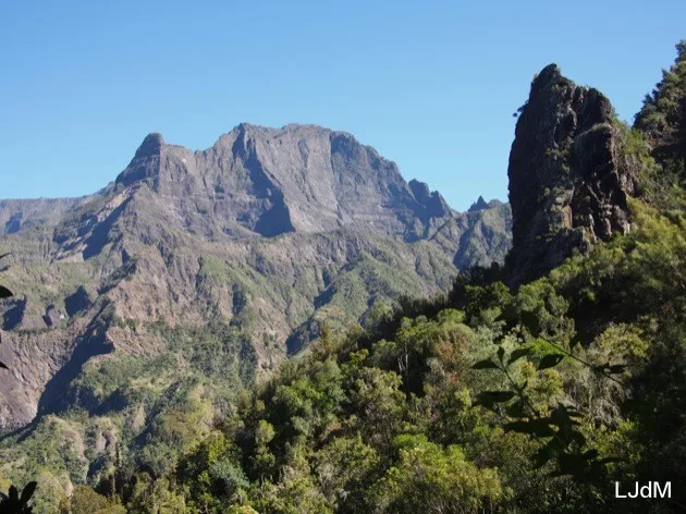 bras rouge Sommets escarpés du cirque de Mafate à La Réunion