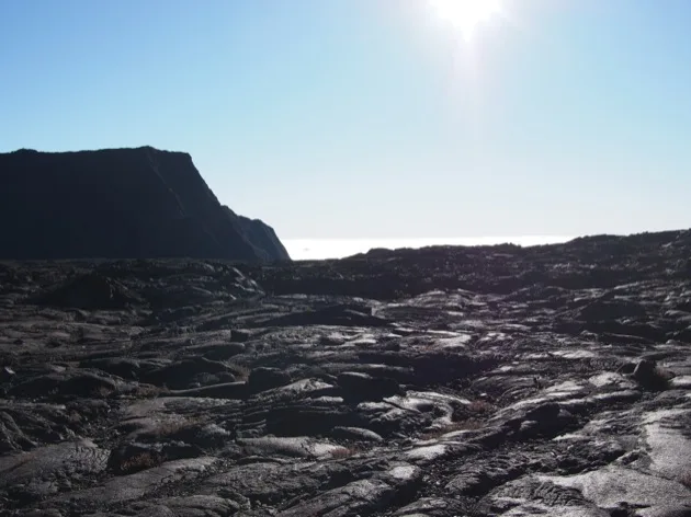 reflets Lumière du soleil sur la lave solidifiée