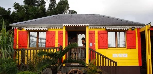 maison rouge et jaune Maisons créoles à La Réunion
