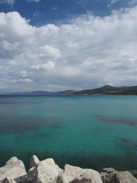 Baie turquoise à L’Île-Rousse en Corse