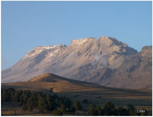 Montagnes volcaniques escarpées du centre du Mexique