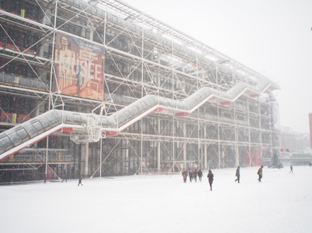 A Paris sous la neige l'important c'est la rose !
