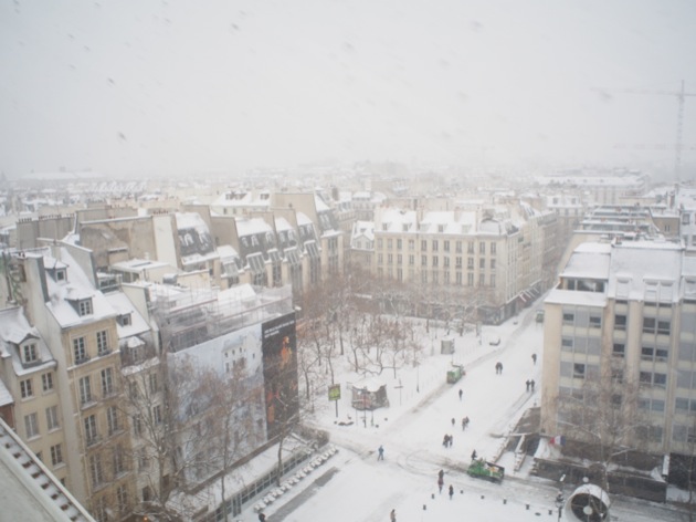 A Paris sous la neige l'important c'est la rose !