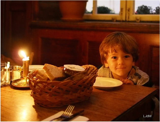 Au Resto Avec De Jeunes Enfants