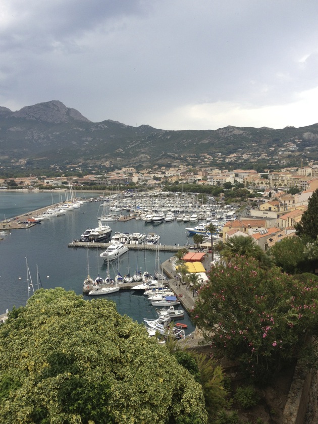 Le charme de Calvi : sa baie, son port, sa citadelle