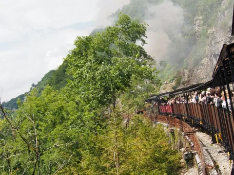Train vapeur, Gouffre de Padirac, Rocamadour, canoë, balades et bonnes adresses : nos idées pour découvrir le Lot avec des enfants.