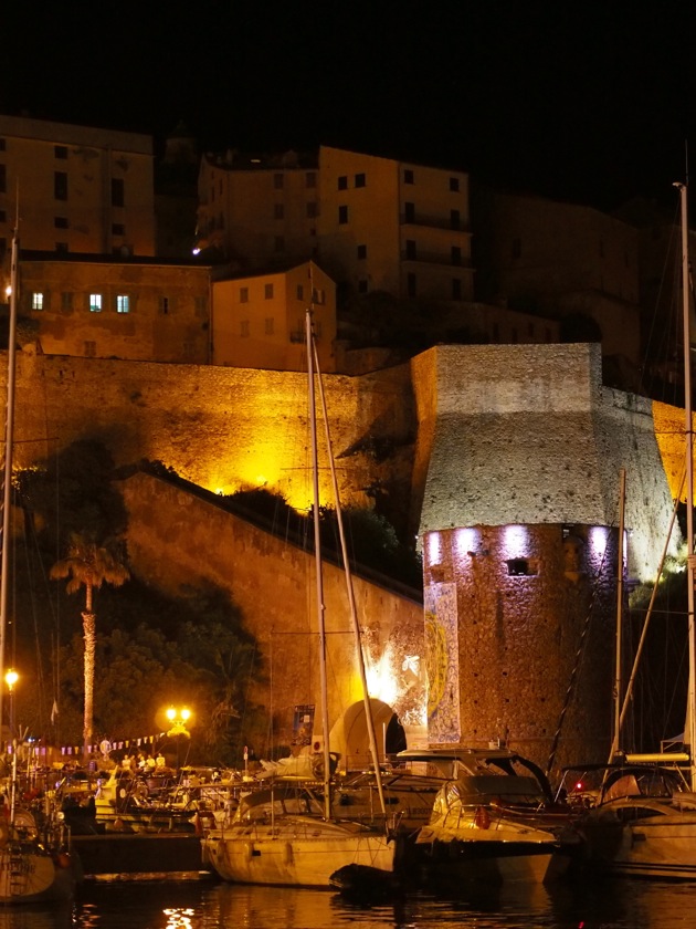 Le charme de Calvi : sa baie, son port, sa citadelle