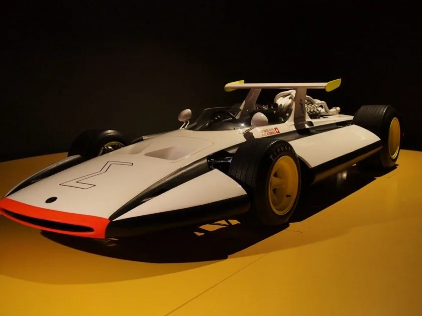 Voiture de course vintage au musée de l'automobile de Turin