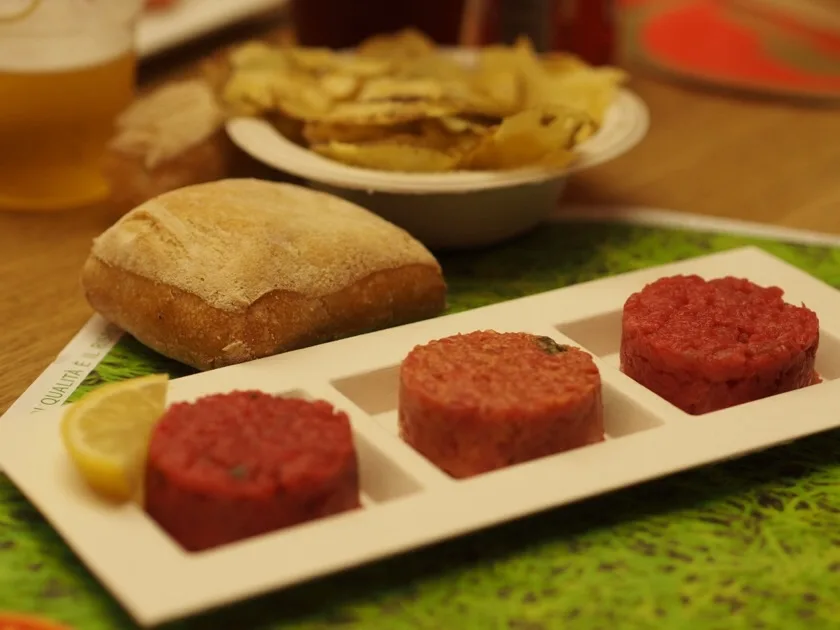 Spécialité de viande crue servie à Turin