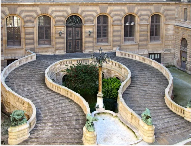 cour_louvre