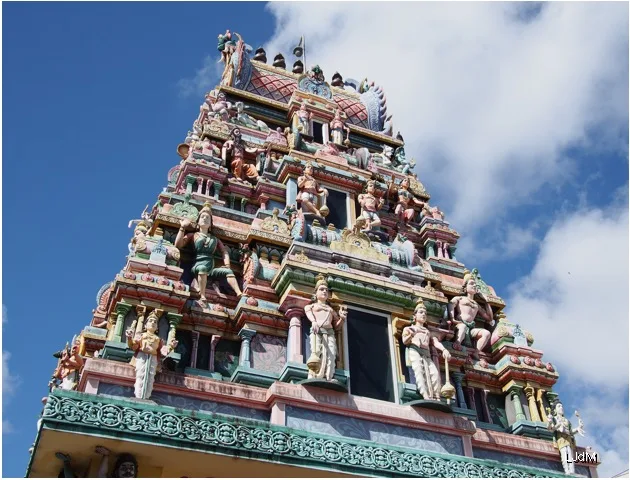 Tour de temple tamoul colorée à Maurice