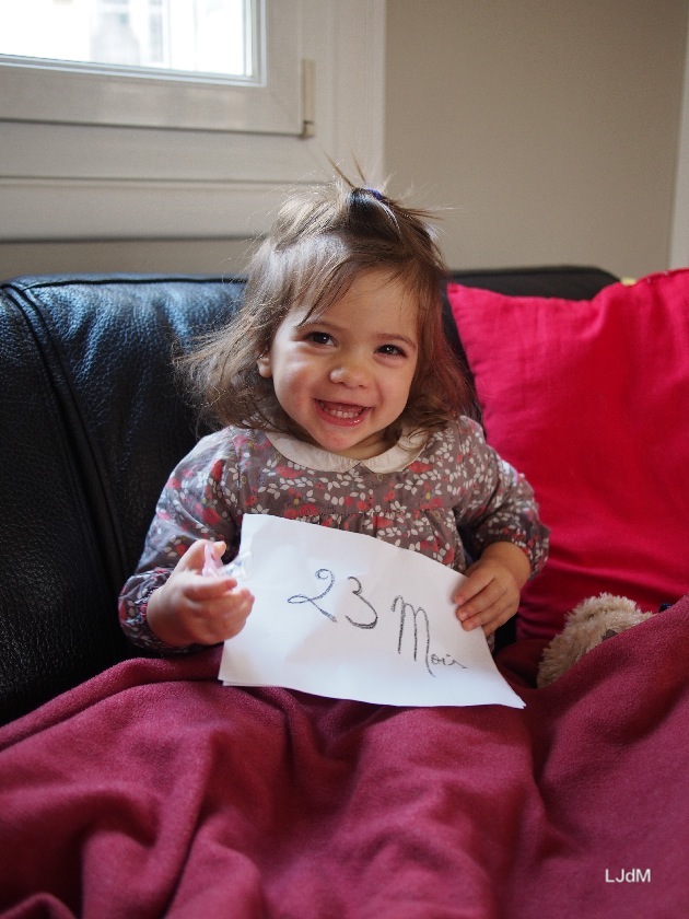 Ma petite voyageuse en herbe à l'aube de ses 2 ans