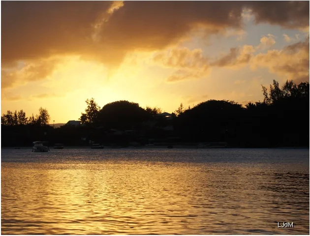 Coucher de soleil sur le lagon de Blue Bay