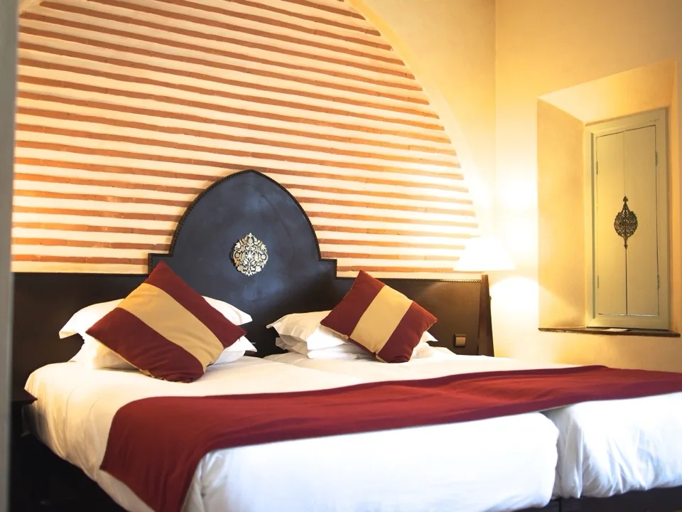 Chambre avec mobilier de style marocain