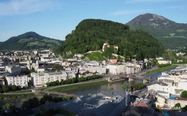Salzbourg et la rivière Salzach vues d'en haut