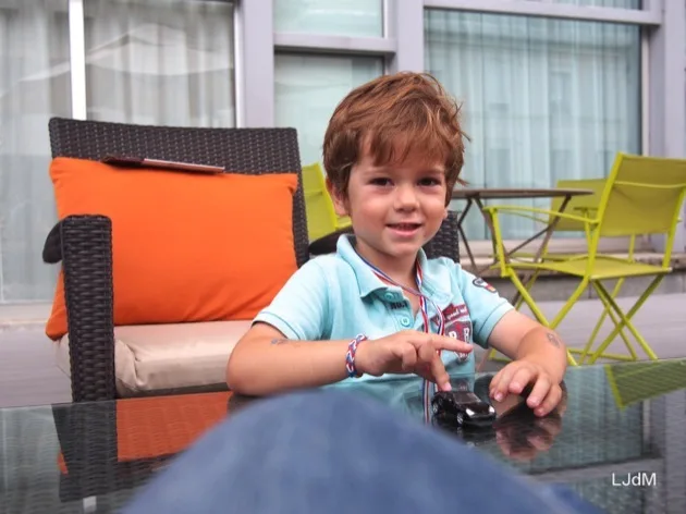 Apéro en famille sur la terrasse du Mercure Paris Montmartre Sacré coeur