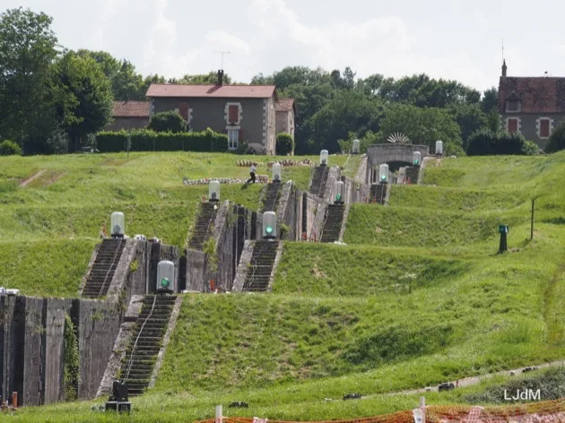 Envolée d'écluses historique sur le canal de Briare