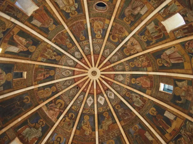 Dôme peint à l'intérieur de la cathédrale de Parme