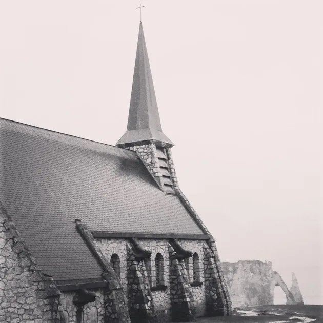 Chapelle historique au-dessus des falaises d'Étretat