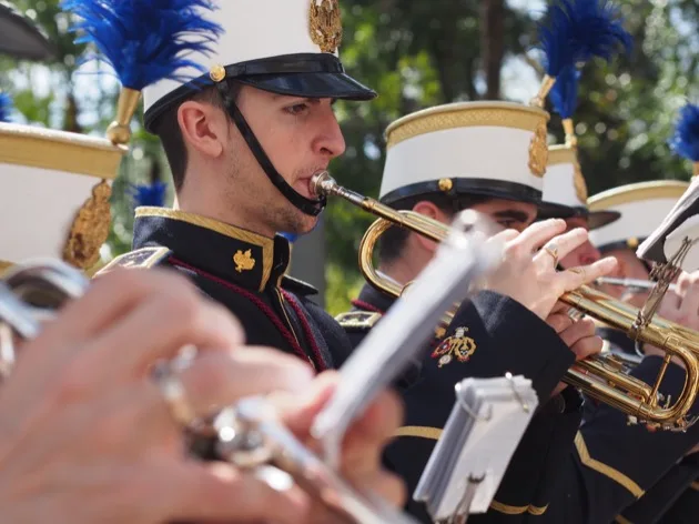 Fanfare se produisant pendant la Semaine Sainte à Séville