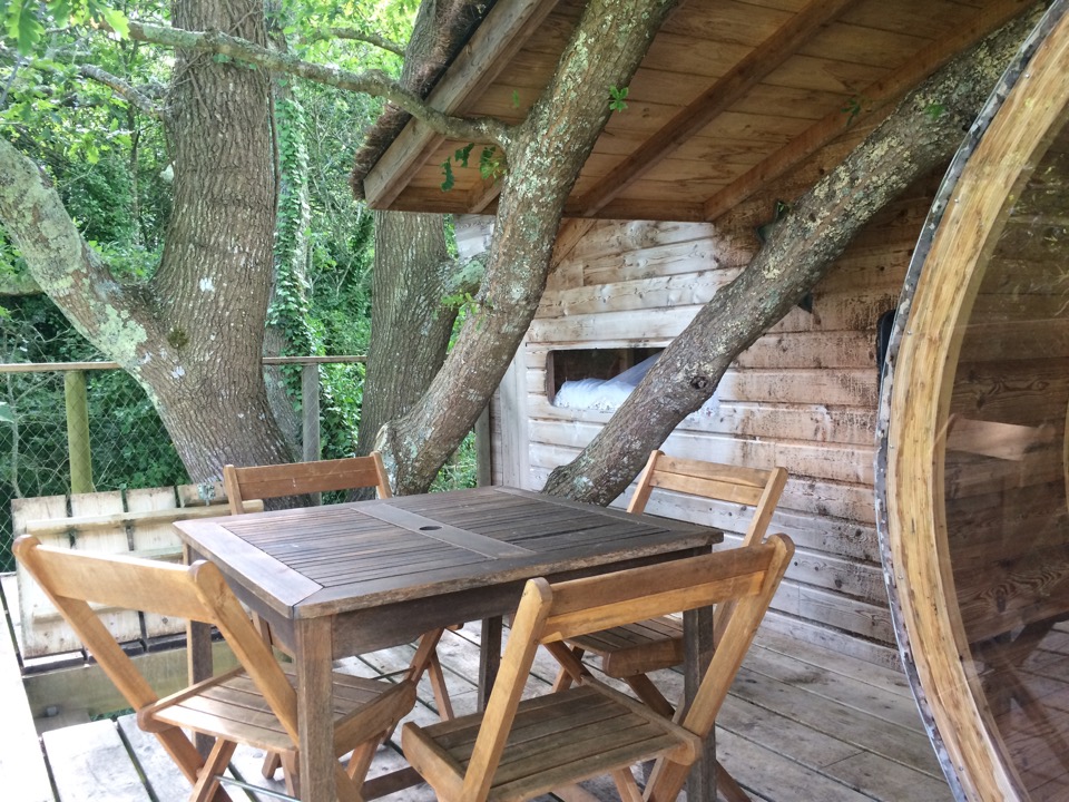 terrasse cabane dans les arbres