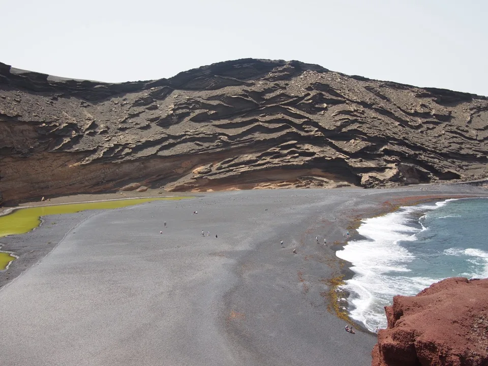 Plage volcanique noire à El Golfo