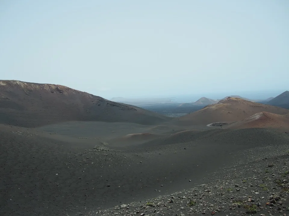 Cratères volcaniques stratifiés à Lanzarote