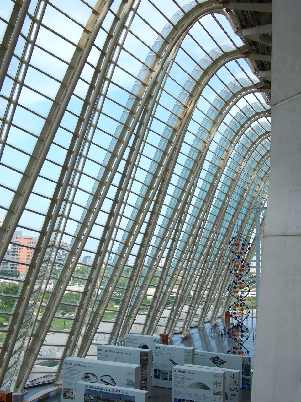Verrière arquée du musée des sciences de Valence