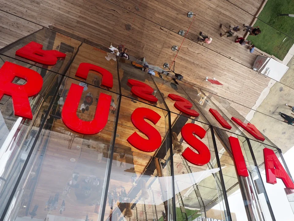 Panneau du pavillon de la Russie vu d'en haut