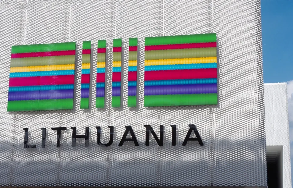 Panneau rayé de la Lituanie à l'Expo Milano 2015