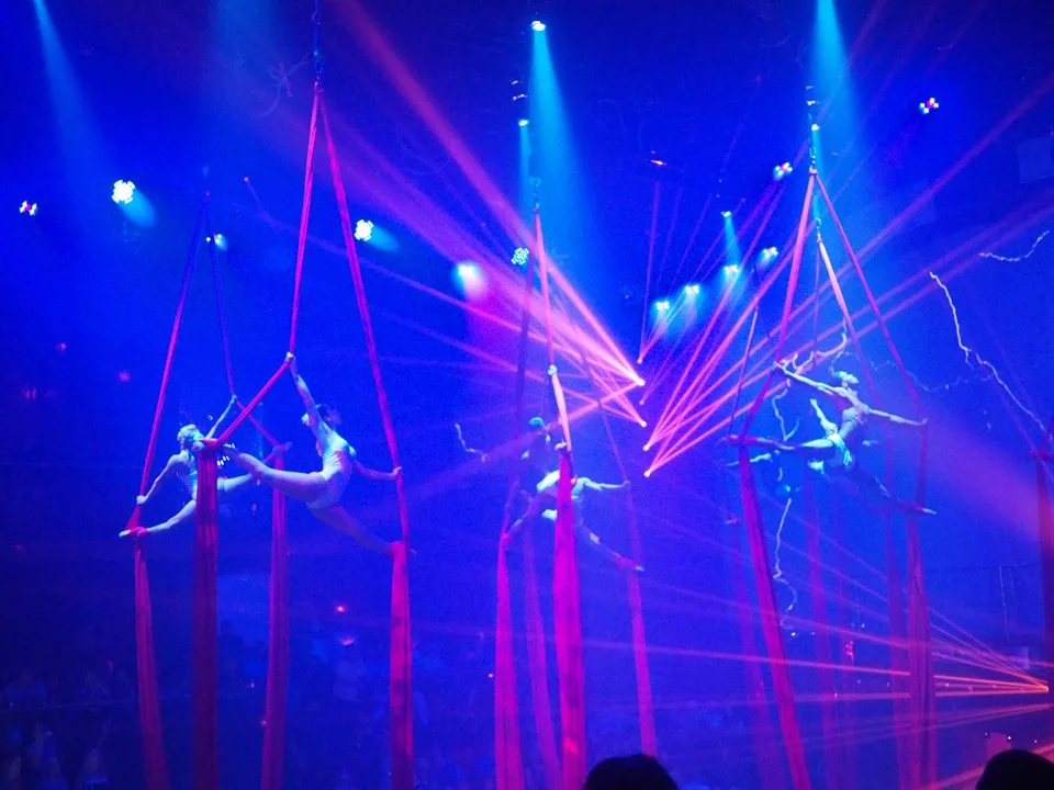 Spectacle acrobatique au Coco Bongo Punta Cana