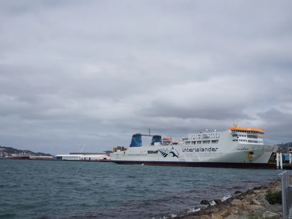Interislander-Fähre im Hafen von Wellington