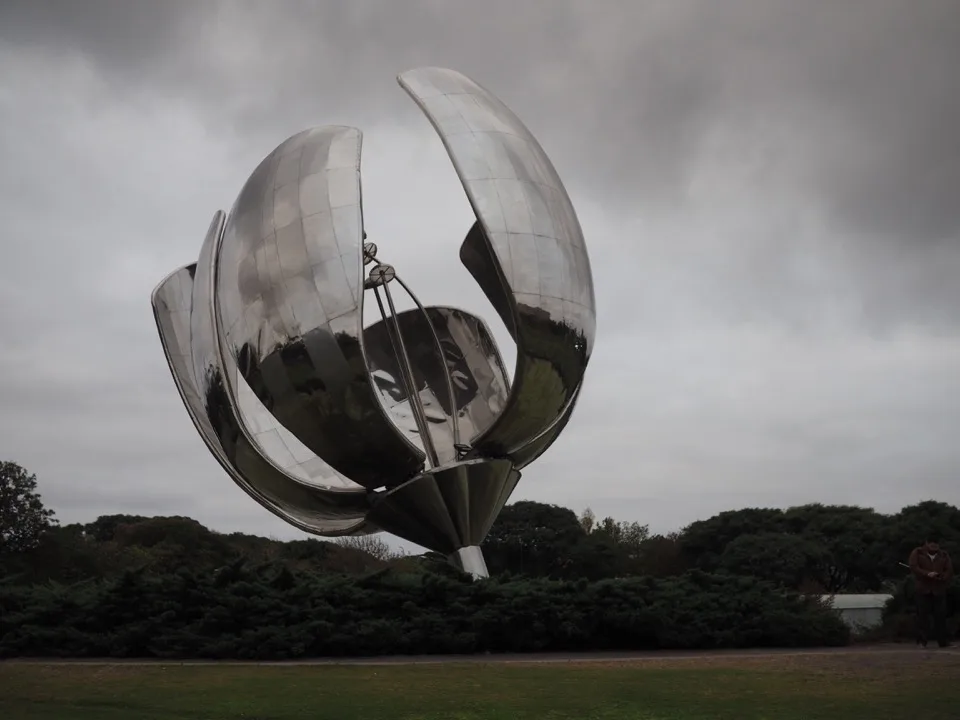 Skulptur Floralis Genérica in Buenos Aires