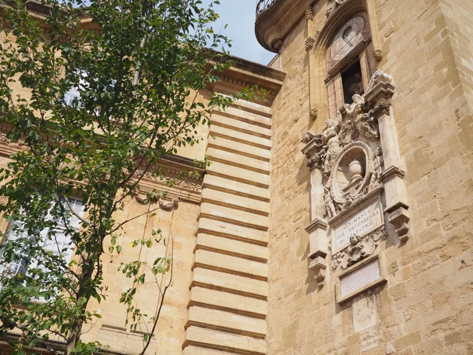 Steinrelief an einer Fassade in Aix-en-Provence