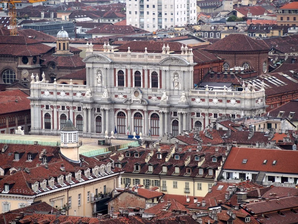 Panoramablick auf die Dächer Turins und den Palazzo Madama