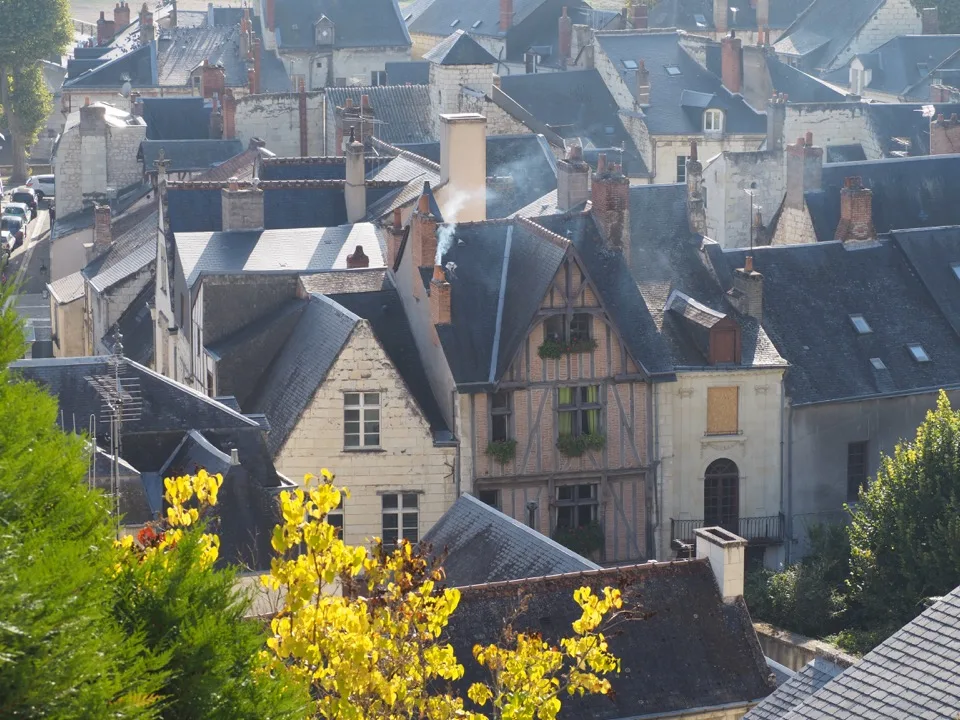 Toits et maisons à colombages à Chinon