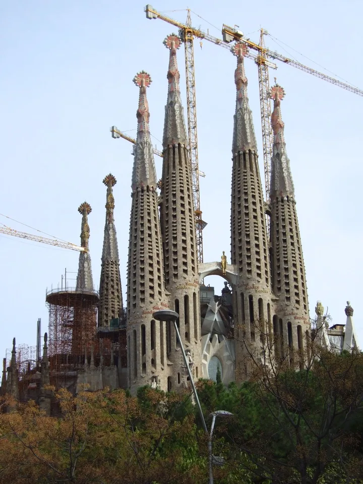 Tours de la Sagrada Família en construction