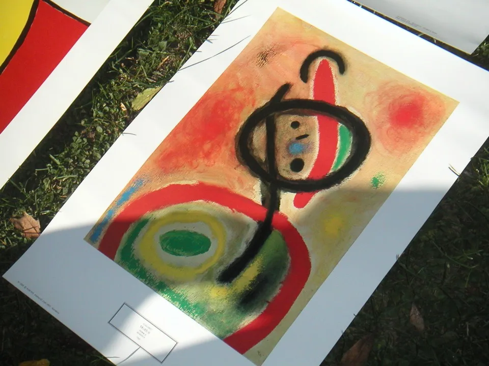 Une œuvre de Joan Miró exposée en extérieur