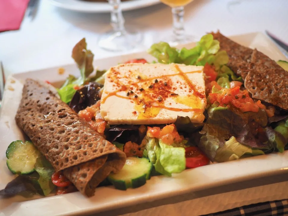 Galette de sarrasin au chèvre et salade à Chartres
