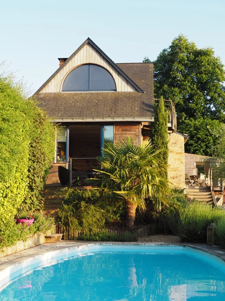 Maison d'hôtes et piscine dans la campagne angevine