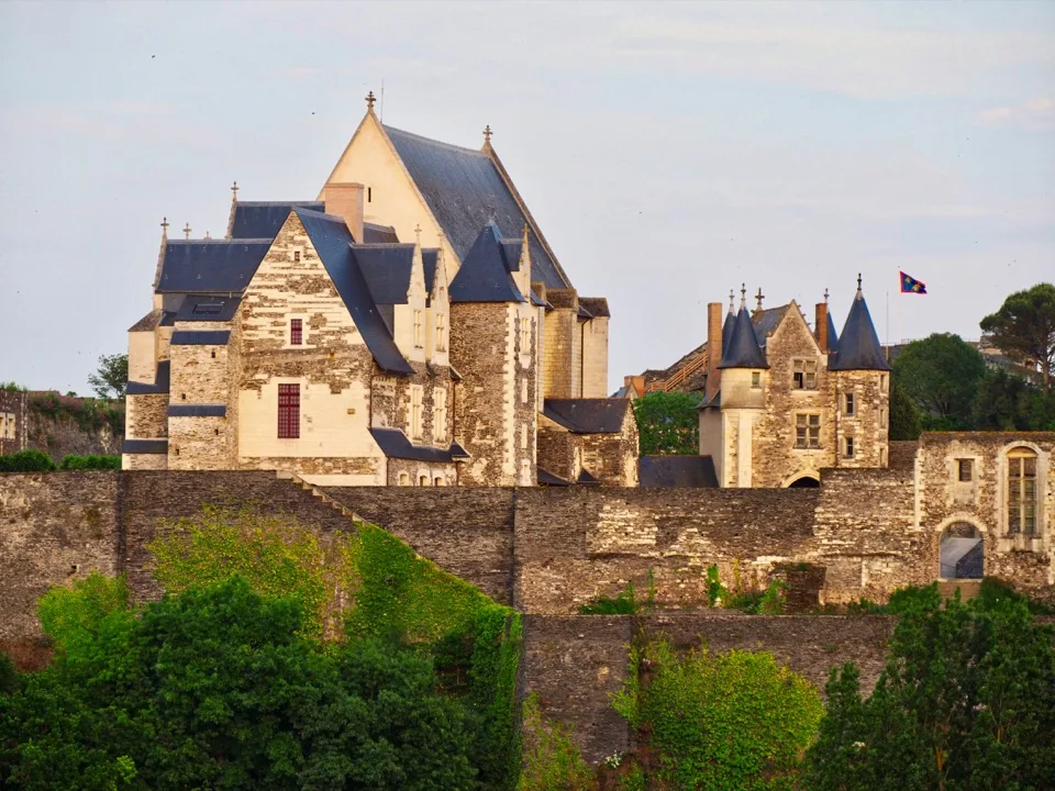 Château au bord de la Vélo Francette en Anjou