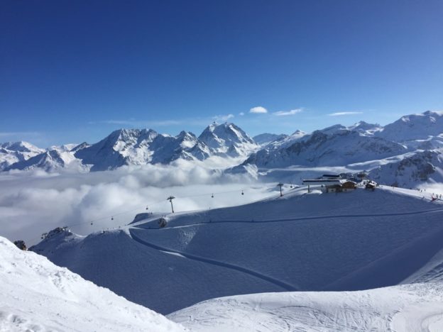 Skier en février ou skier à Pâques : le débat continue !