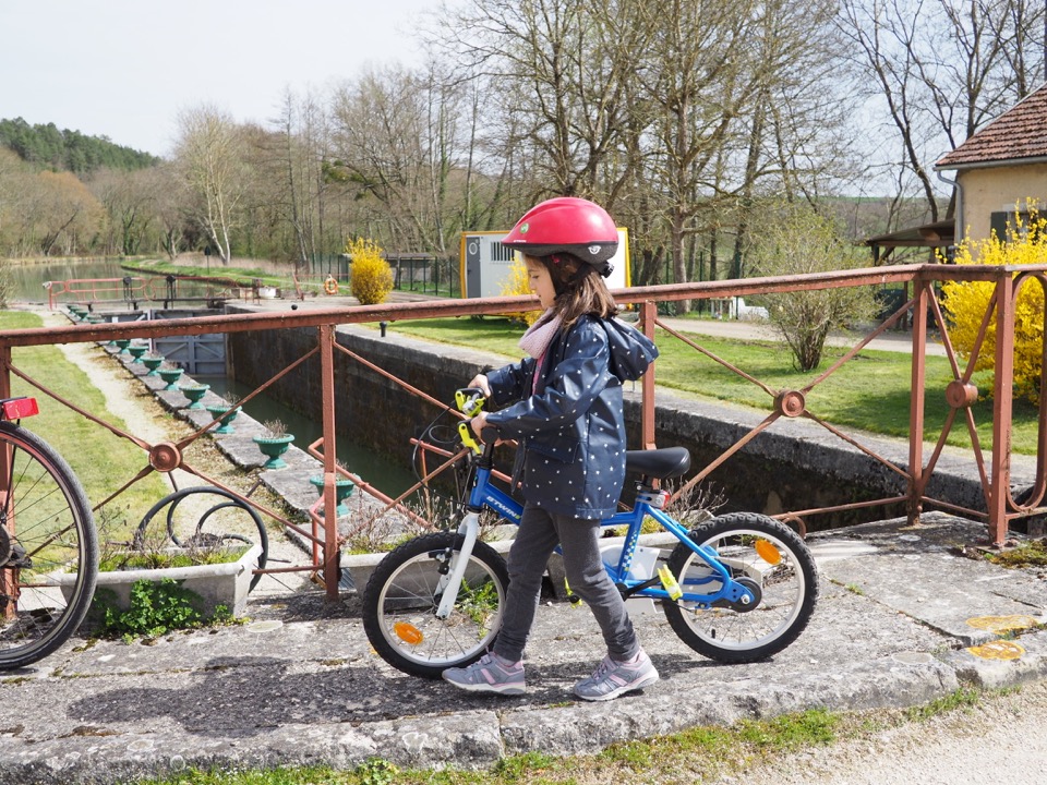 La Bourgogne en campervan et à vélo : de Chablis à Montbard