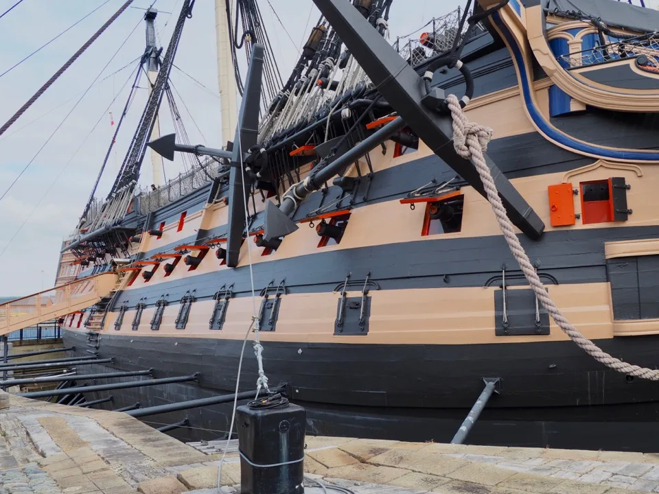 Le HMS Victory amarré au chantier naval historique de Portsmouth