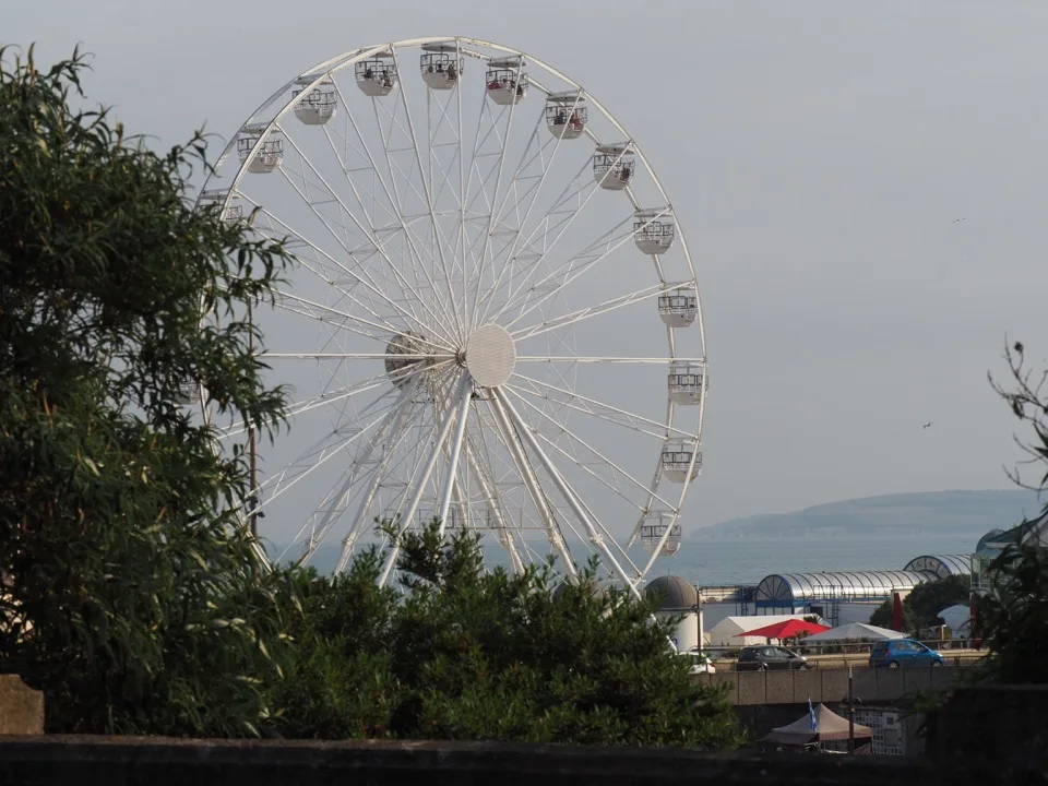 Brighton Palace Pier et roue d'observation sur le front de mer