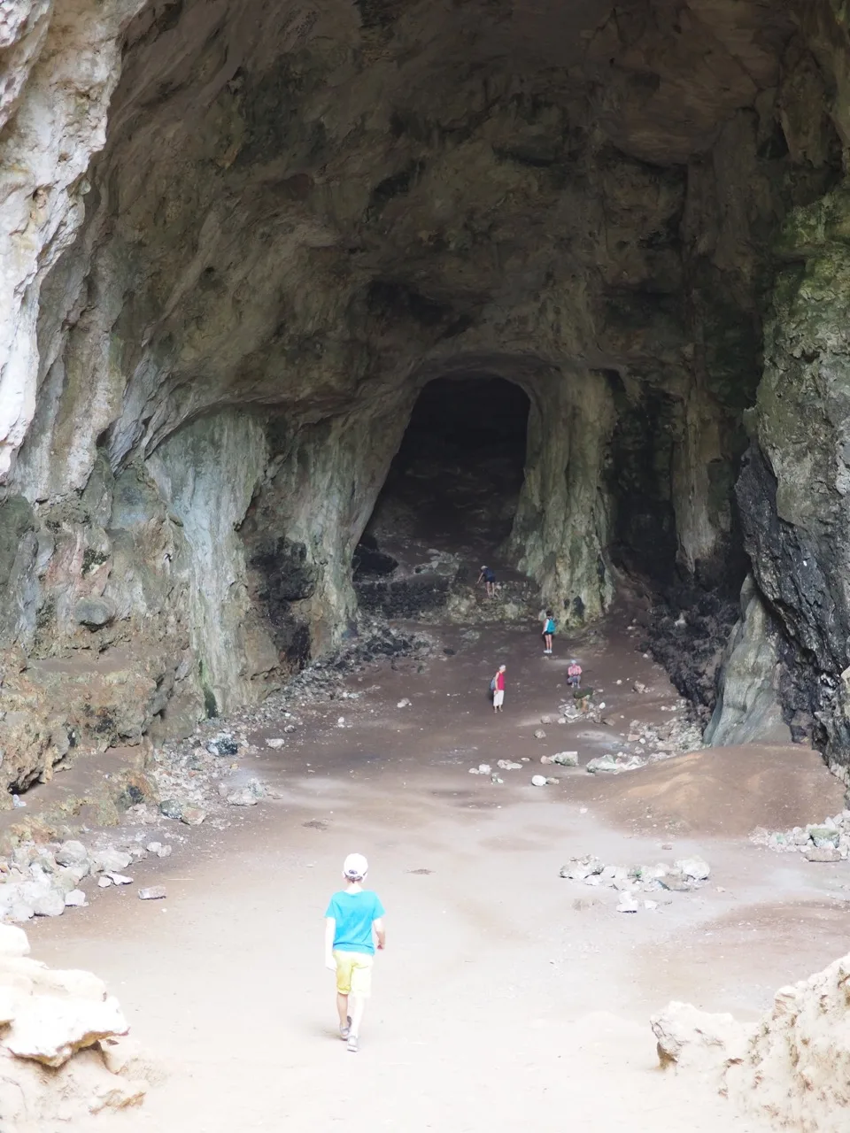 Große Felsenhalle in der Cova des Coloms auf Menorca